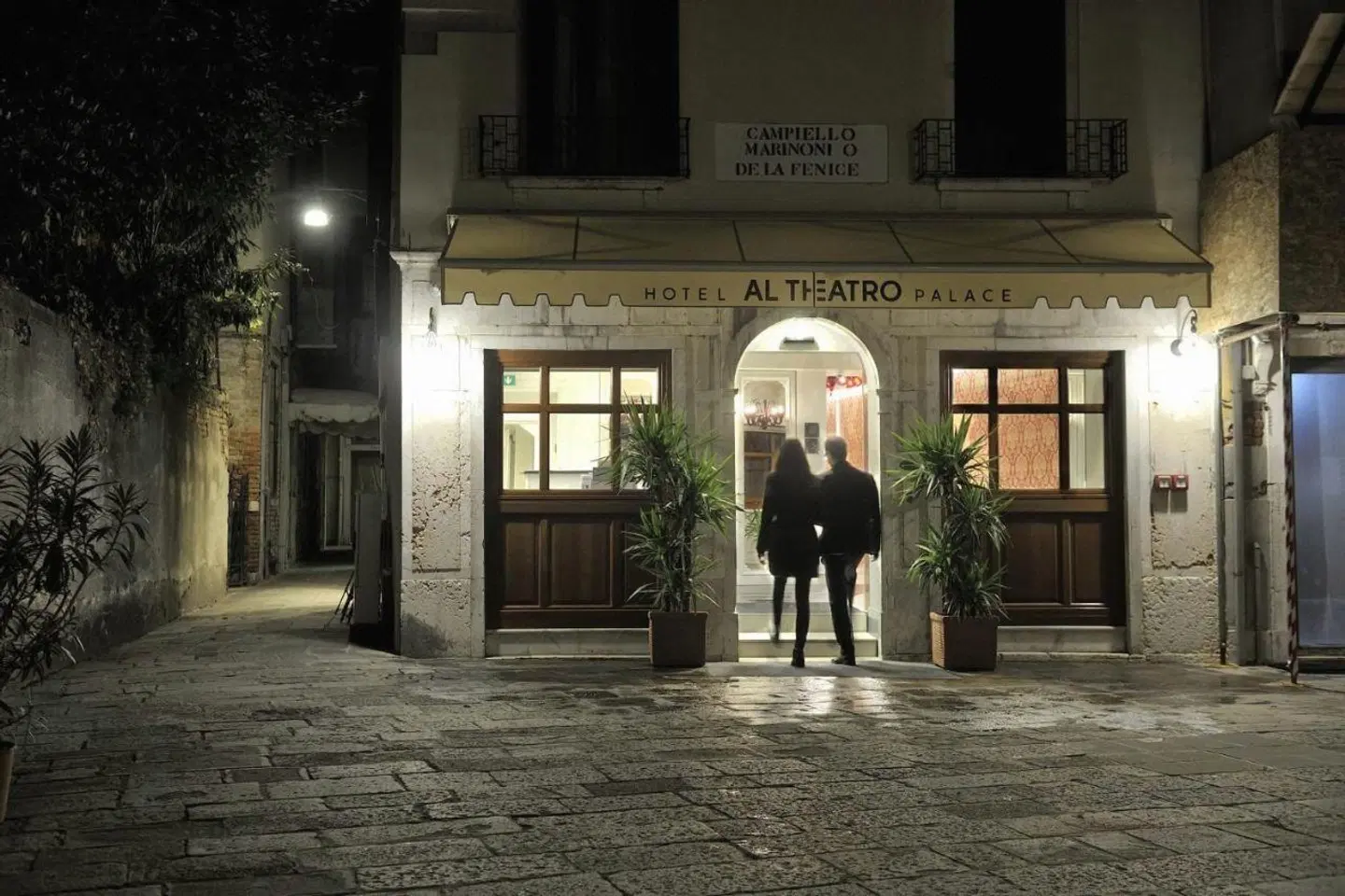 Al Theatro Palace EXTERIOR