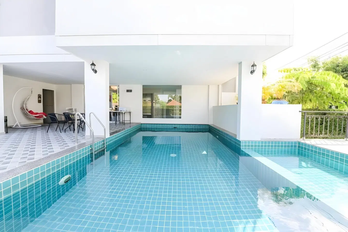 Baan Hinwong Hallenbad