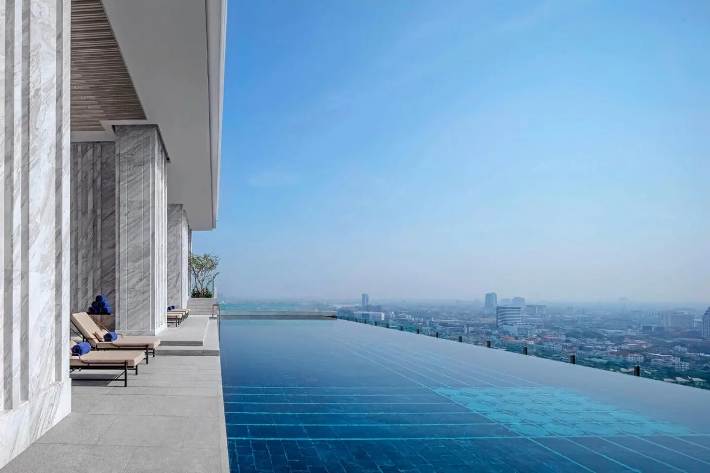 137 Pillars Suites & Residences Bangkok Terrasse