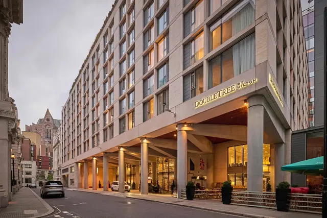 DoubleTree by Hilton London - Tower of London EXTERIOR