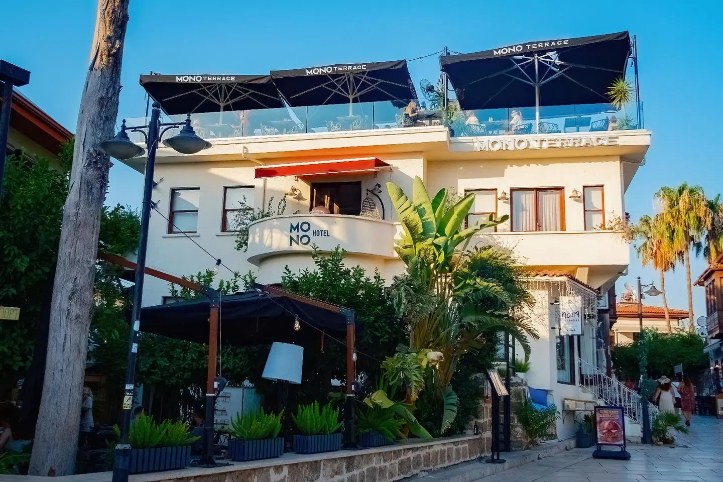 Mono Hotel EXTERIOR