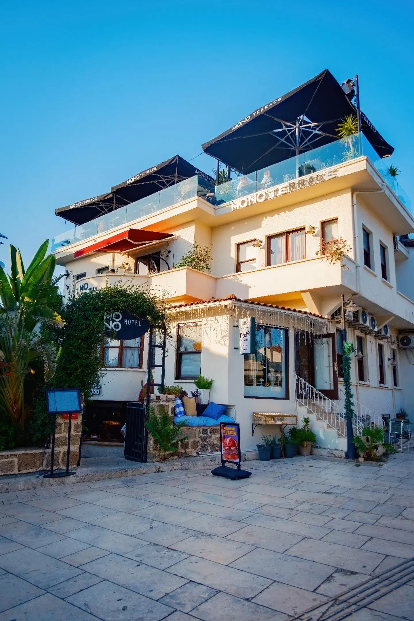 Mono Hotel EXTERIOR