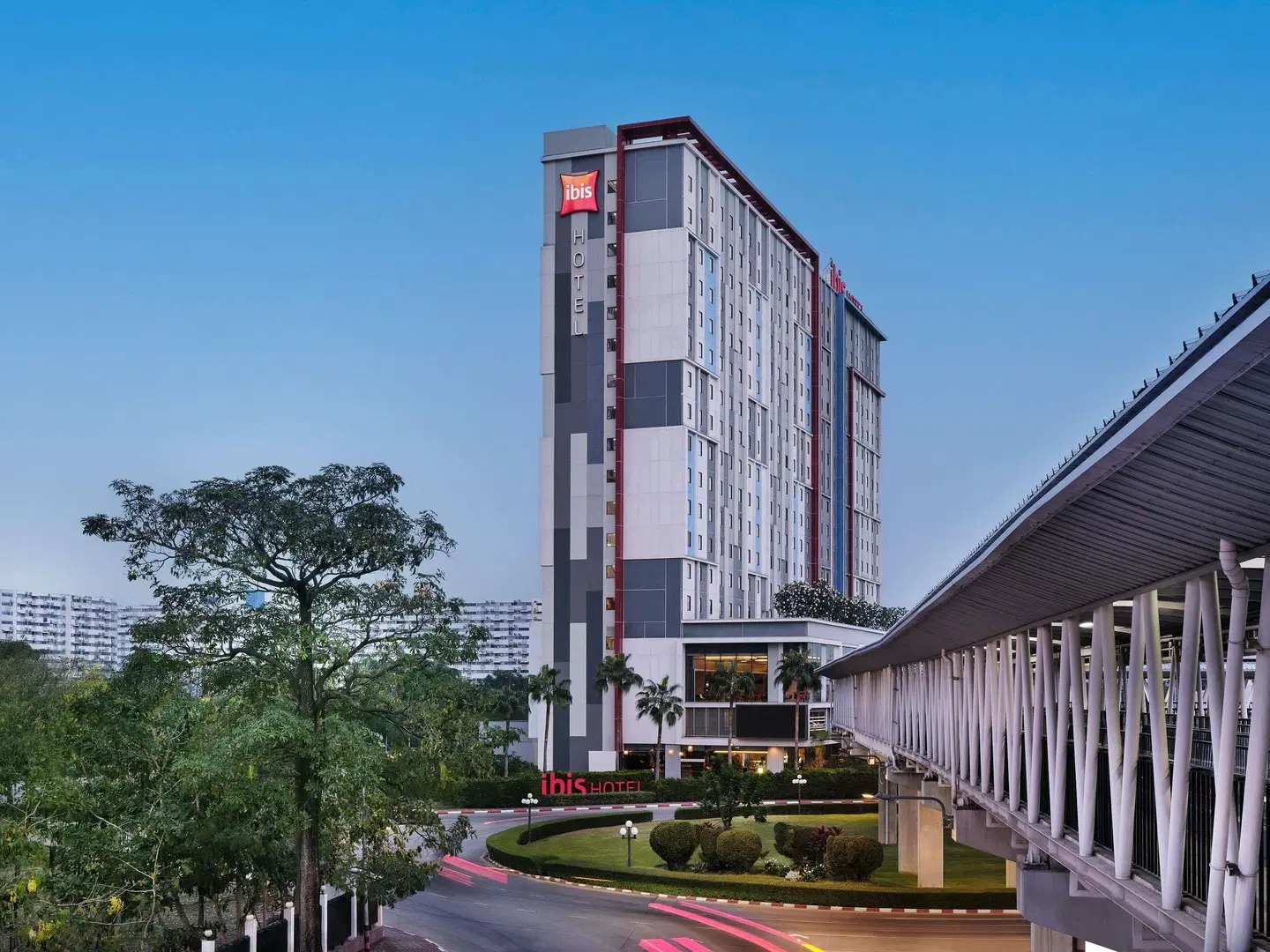 ibis Bangkok IMPACT EXTERIOR