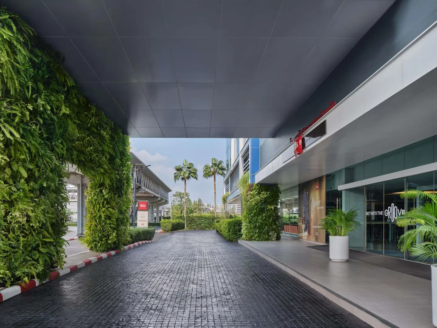 ibis Bangkok IMPACT Garten