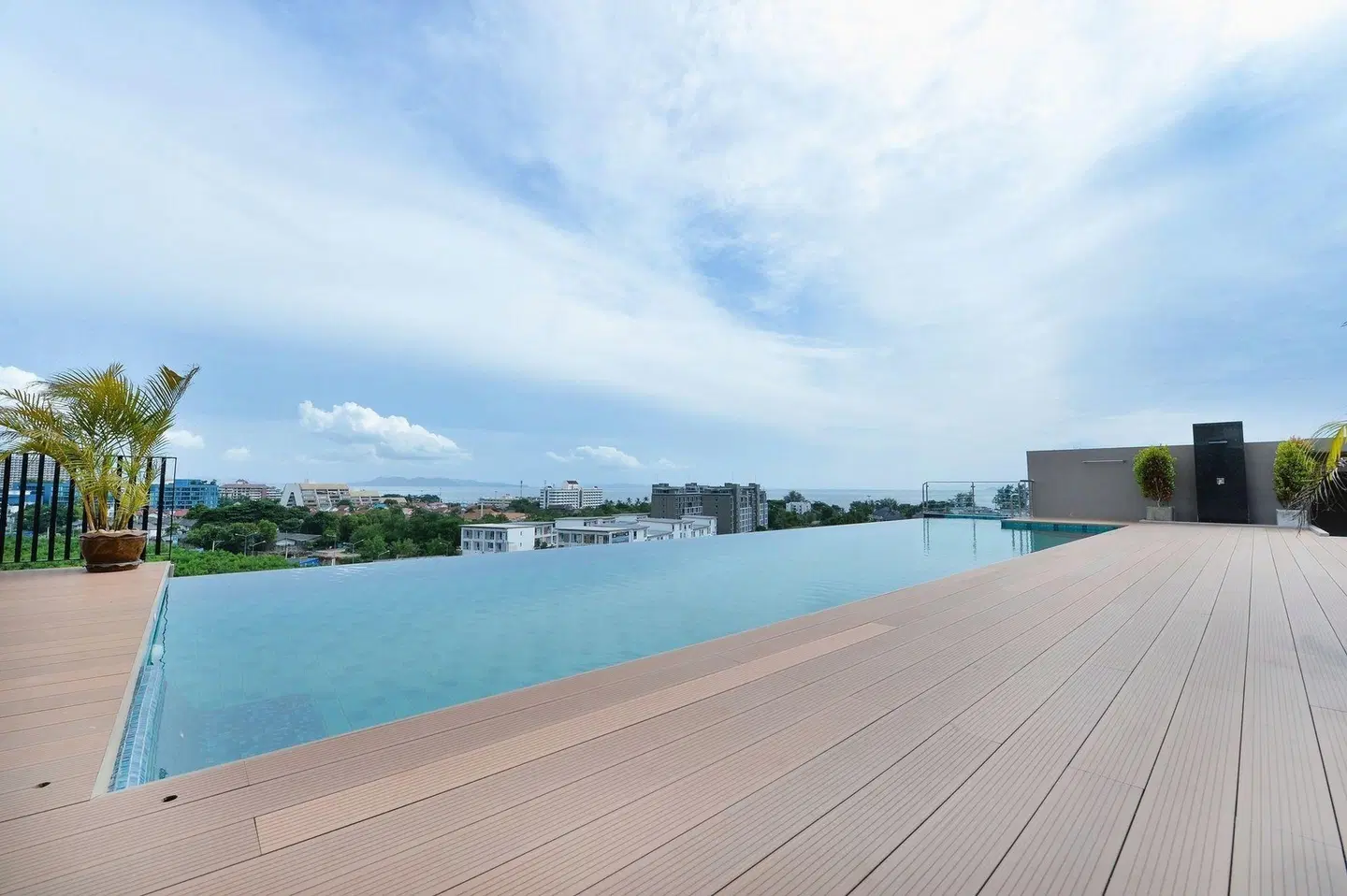 LawinTa Hotel Pattaya OUTDOOR_POOL