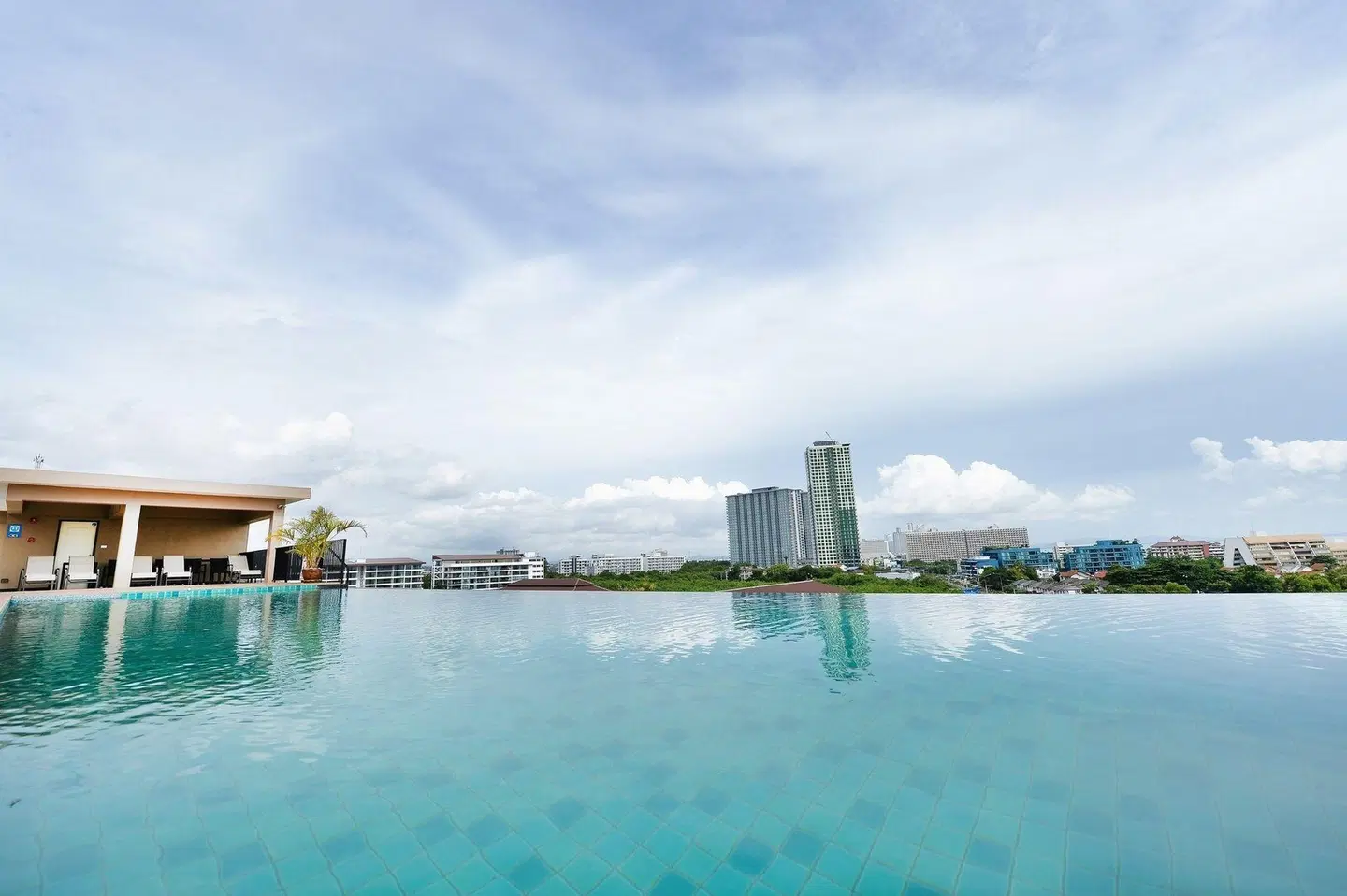LawinTa Hotel Pattaya OUTDOOR_POOL