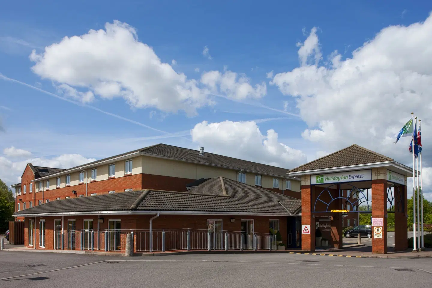 Holiday Inn Express Gloucester - South by IHG EXTERIOR