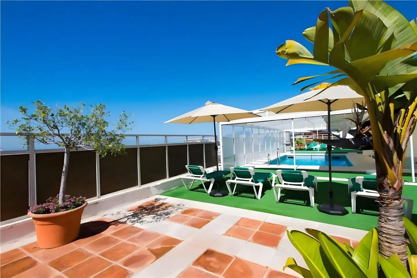 Monarque El Rodeo Terrasse