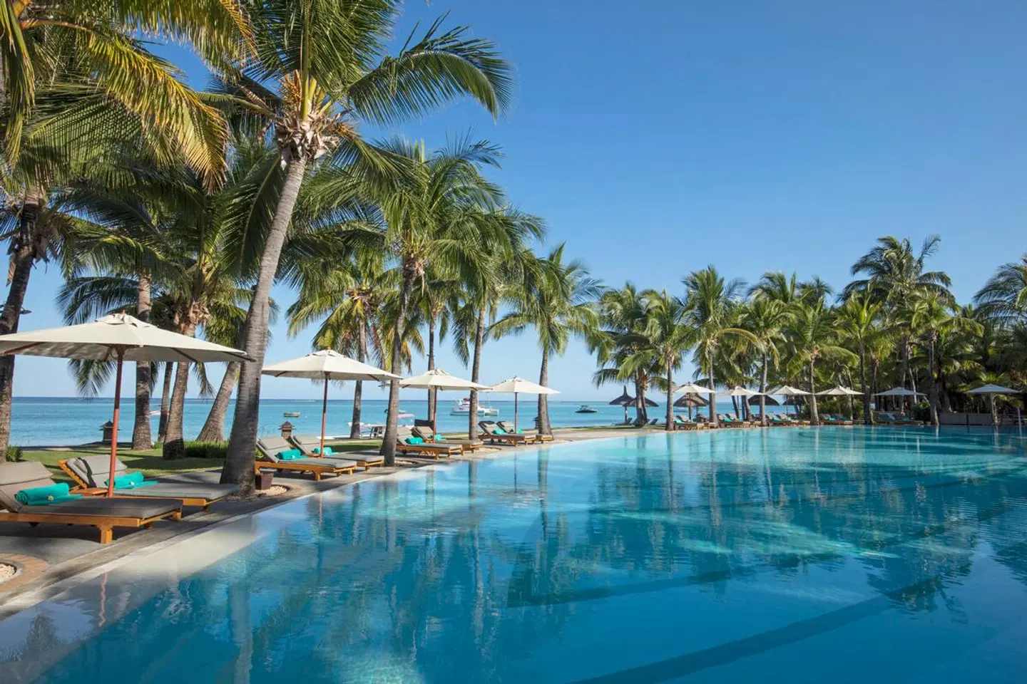 Paradis Beachcomber Golf Resort & Spa OUTDOOR_POOL