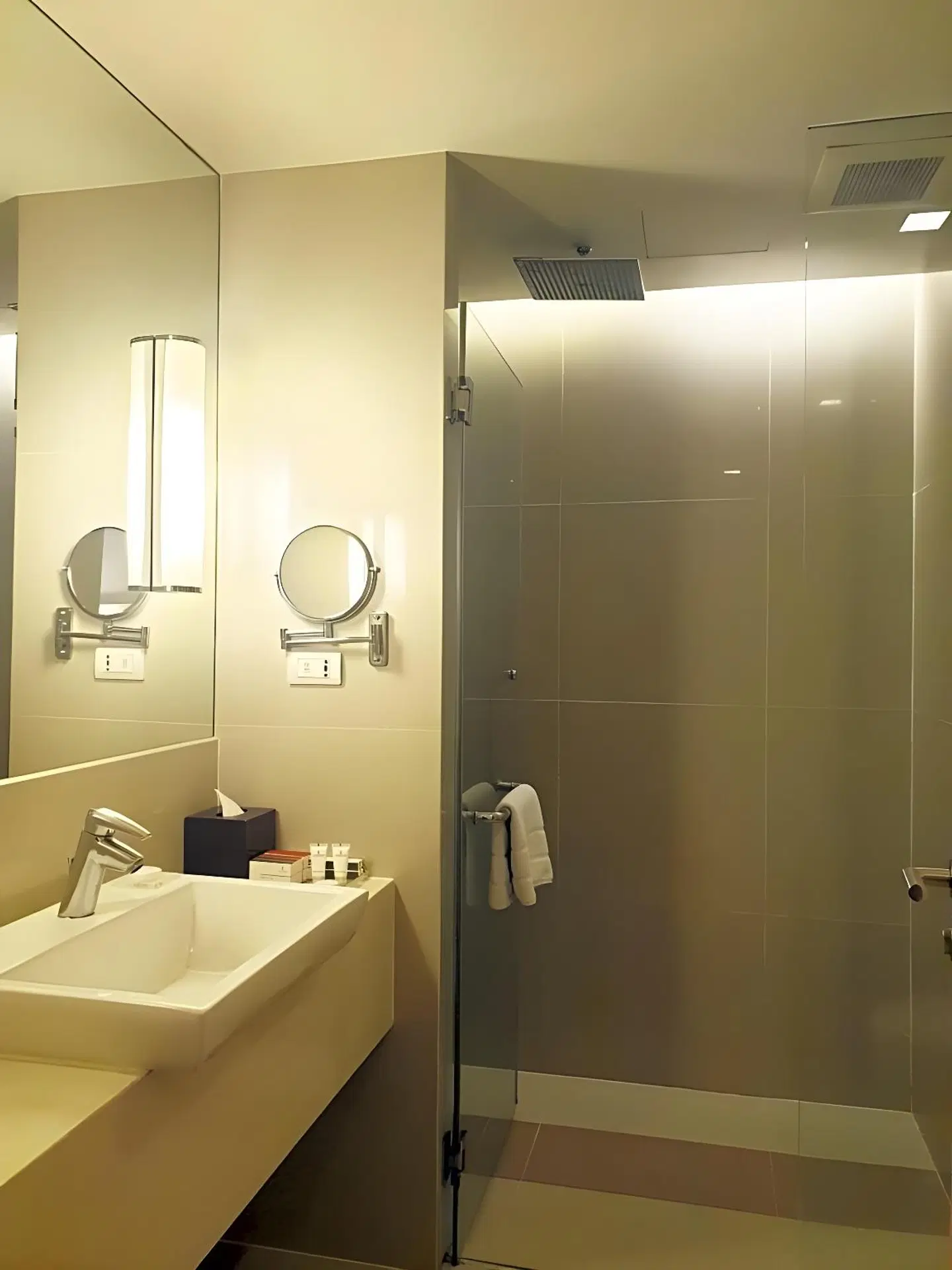 Sora Resort & Suites Sukhumvit Badezimmer