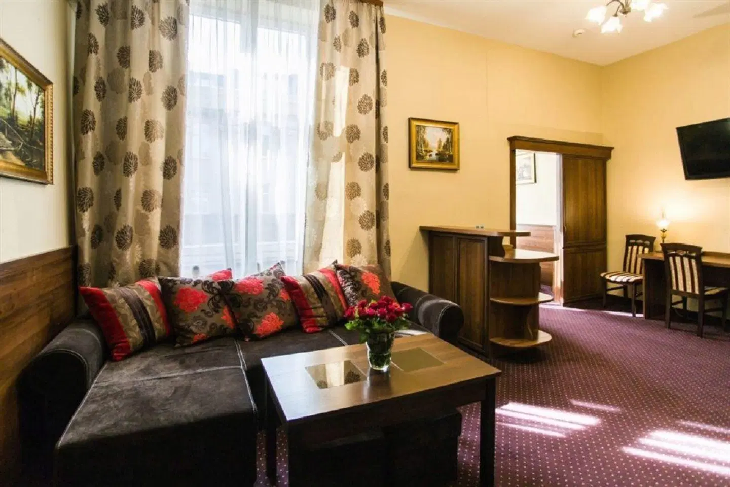 Maksymilian ROOM_EXAMPLE