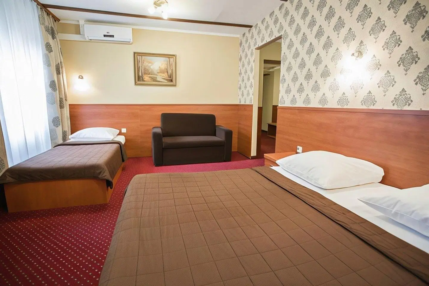 Maksymilian ROOM_EXAMPLE