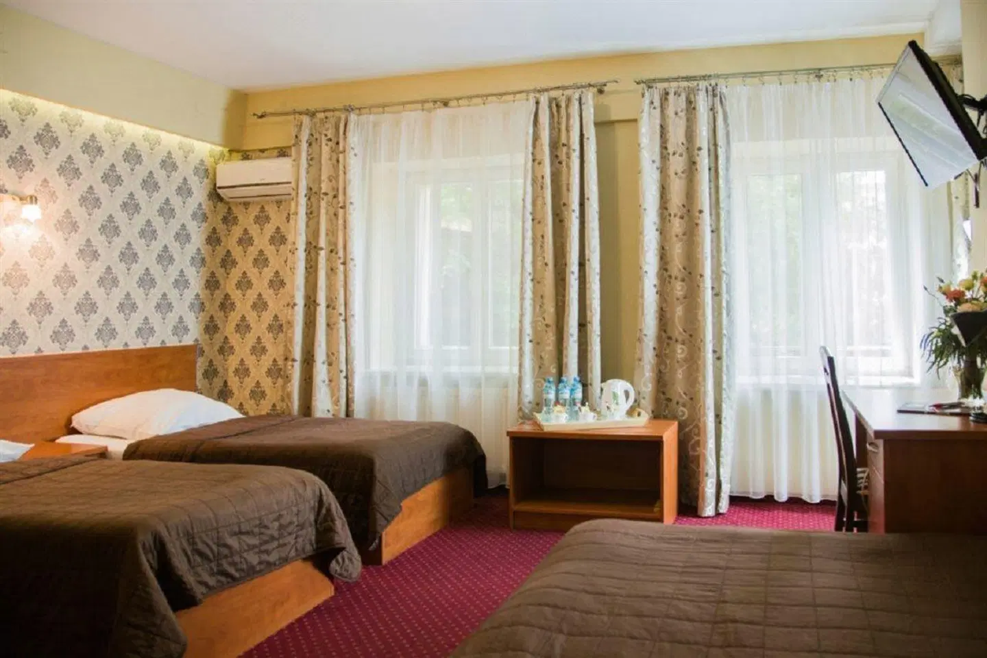 Maksymilian ROOM_EXAMPLE