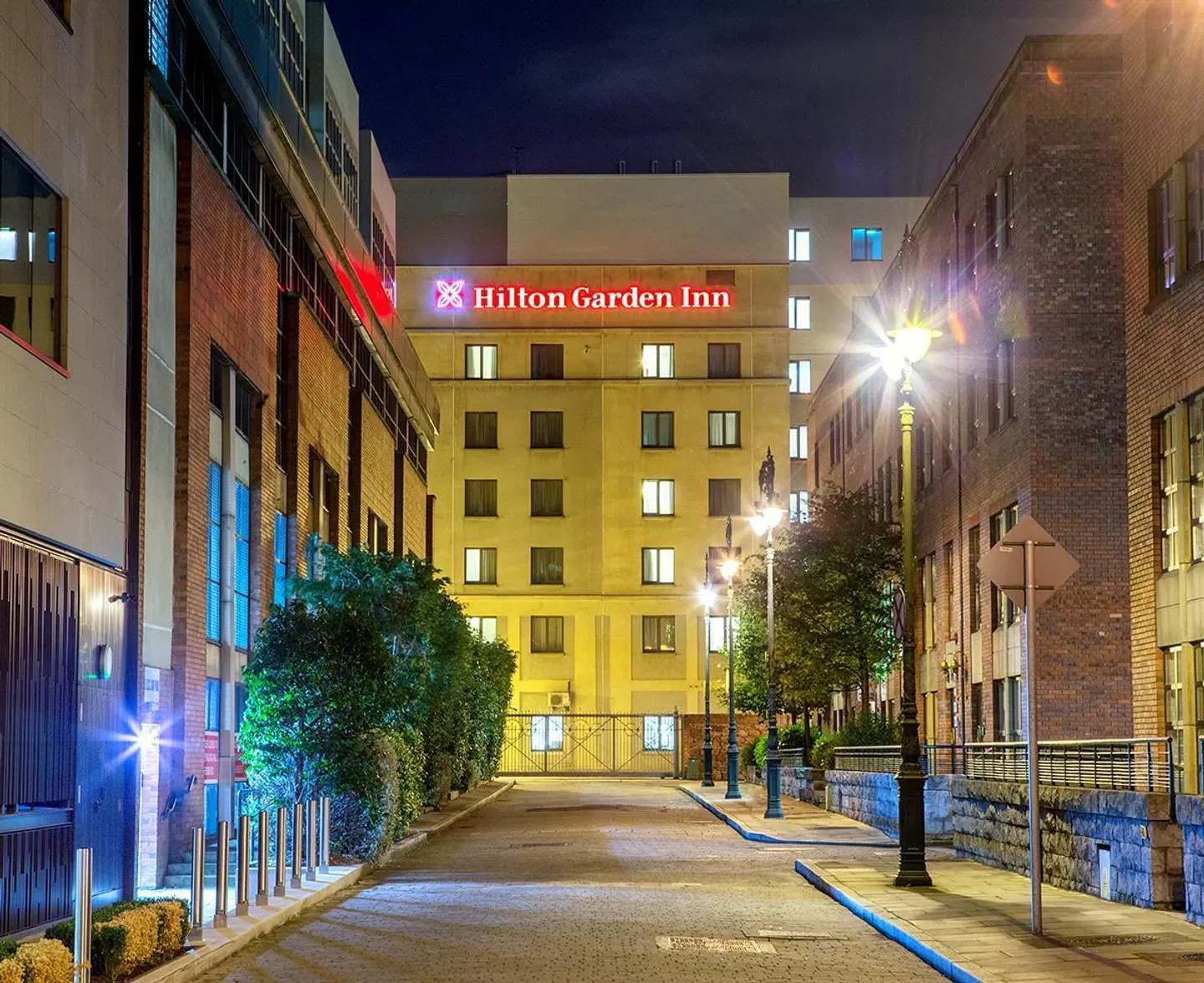 Hilton Garden Inn Dublin Custom House EXTERIOR