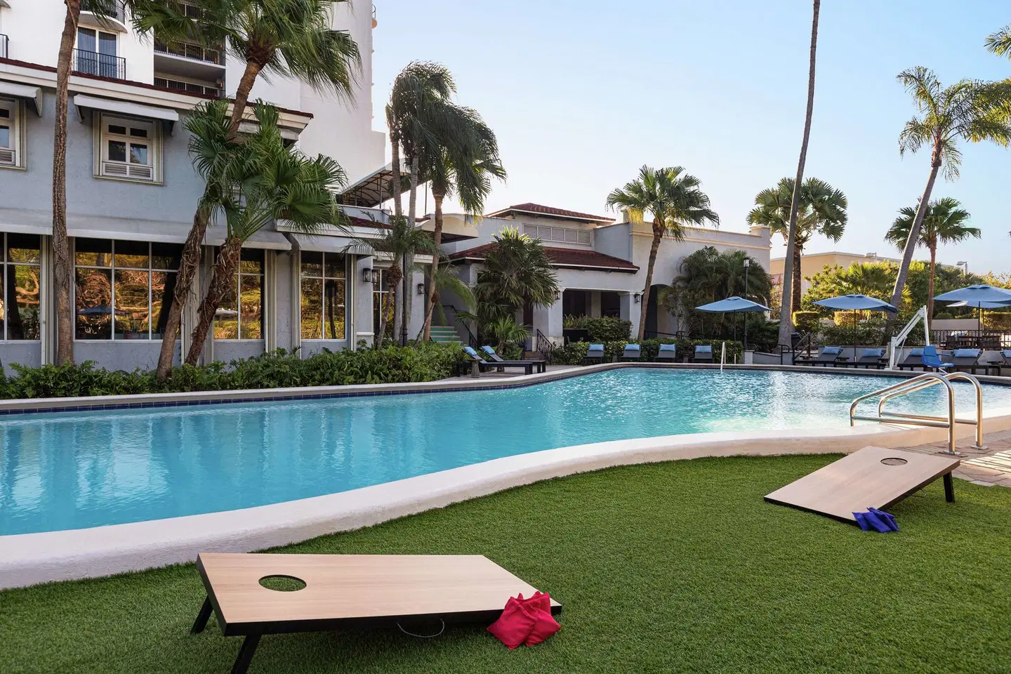 Embassy Suites by Hilton Fort Lauderdale - 17th Street OUTDOOR_POOL