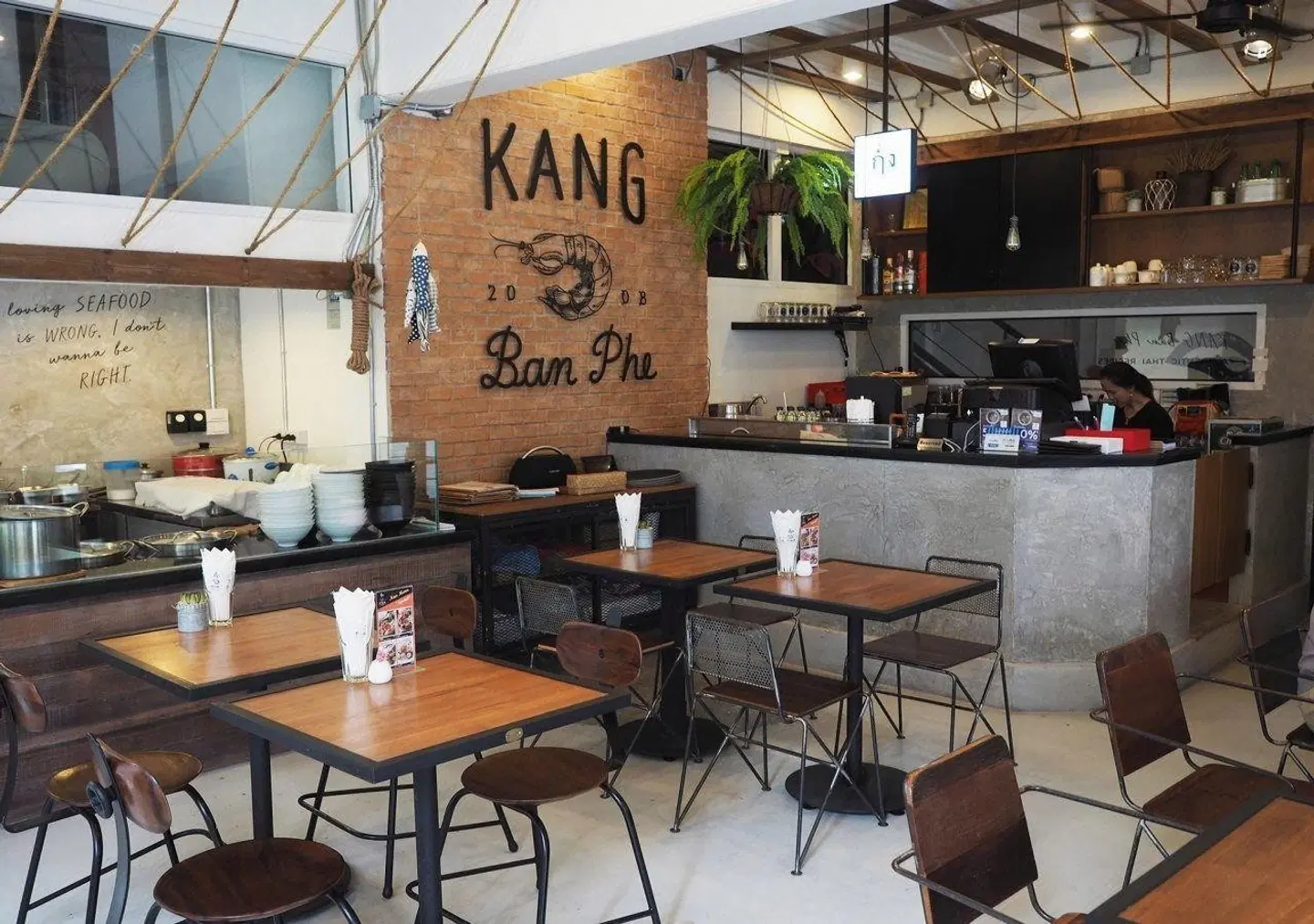 3Howw Hostel @ Sukhumvit 21 Bar