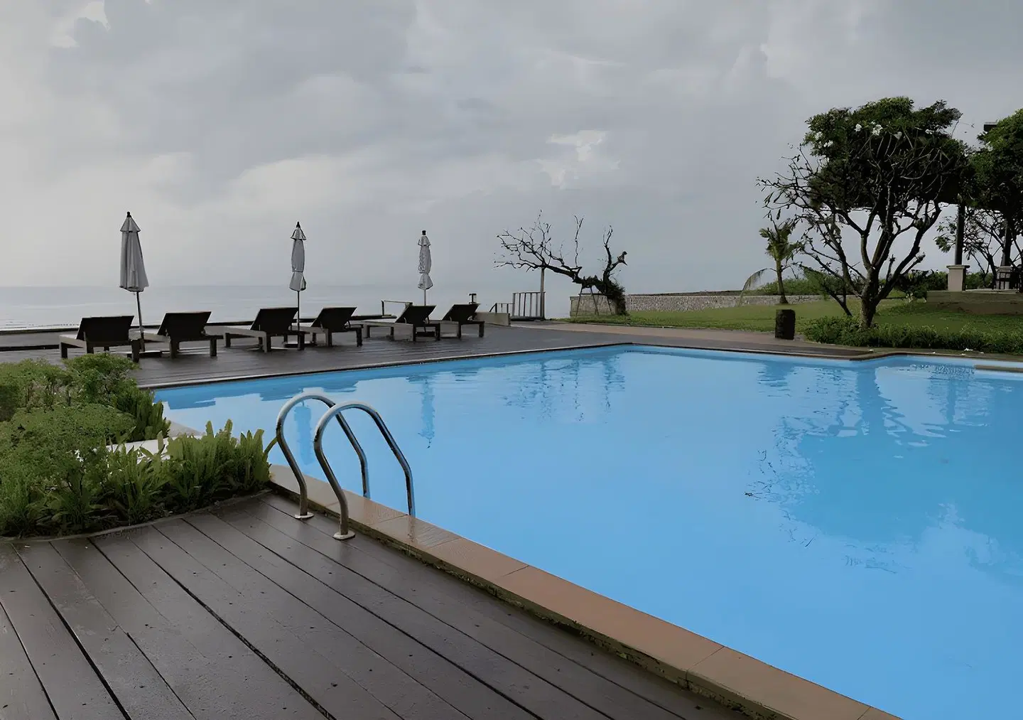 i Tara Resort & Spa OUTDOOR_POOL