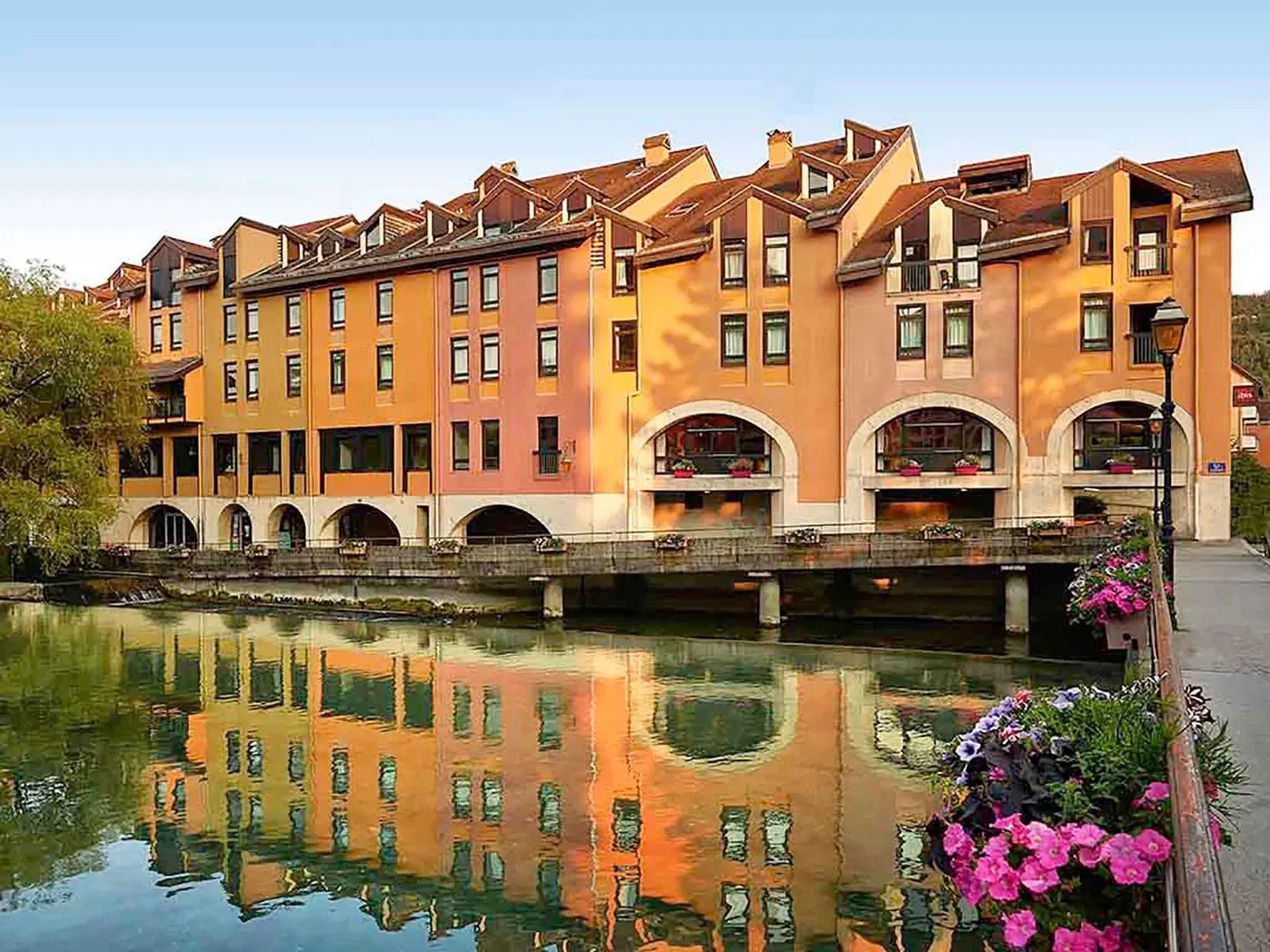 ibis Annecy Centre Vieille Ville EXTERIOR