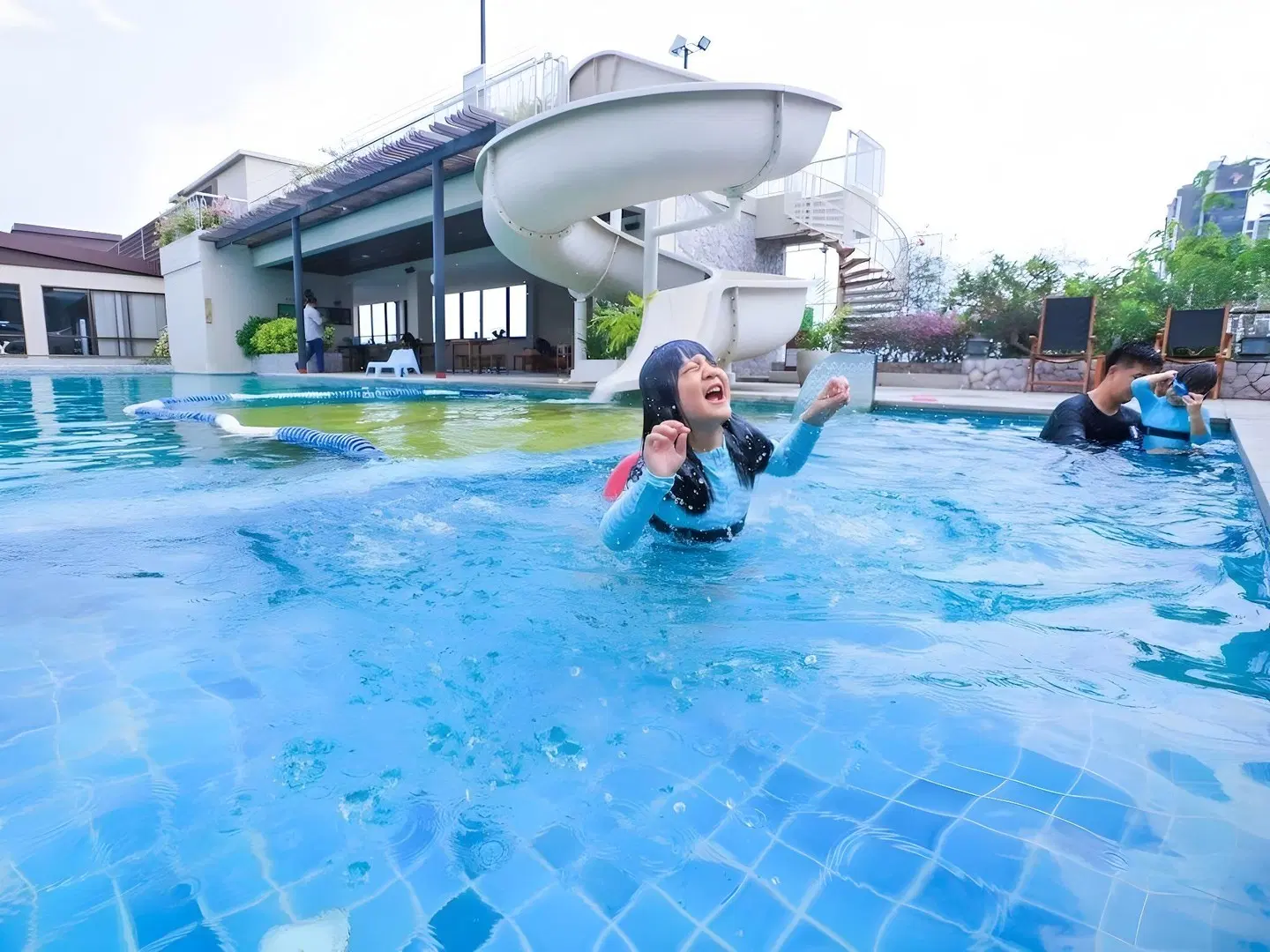 Balcony Courtyard Hotel & Serviced Apartment OUTDOOR_POOL