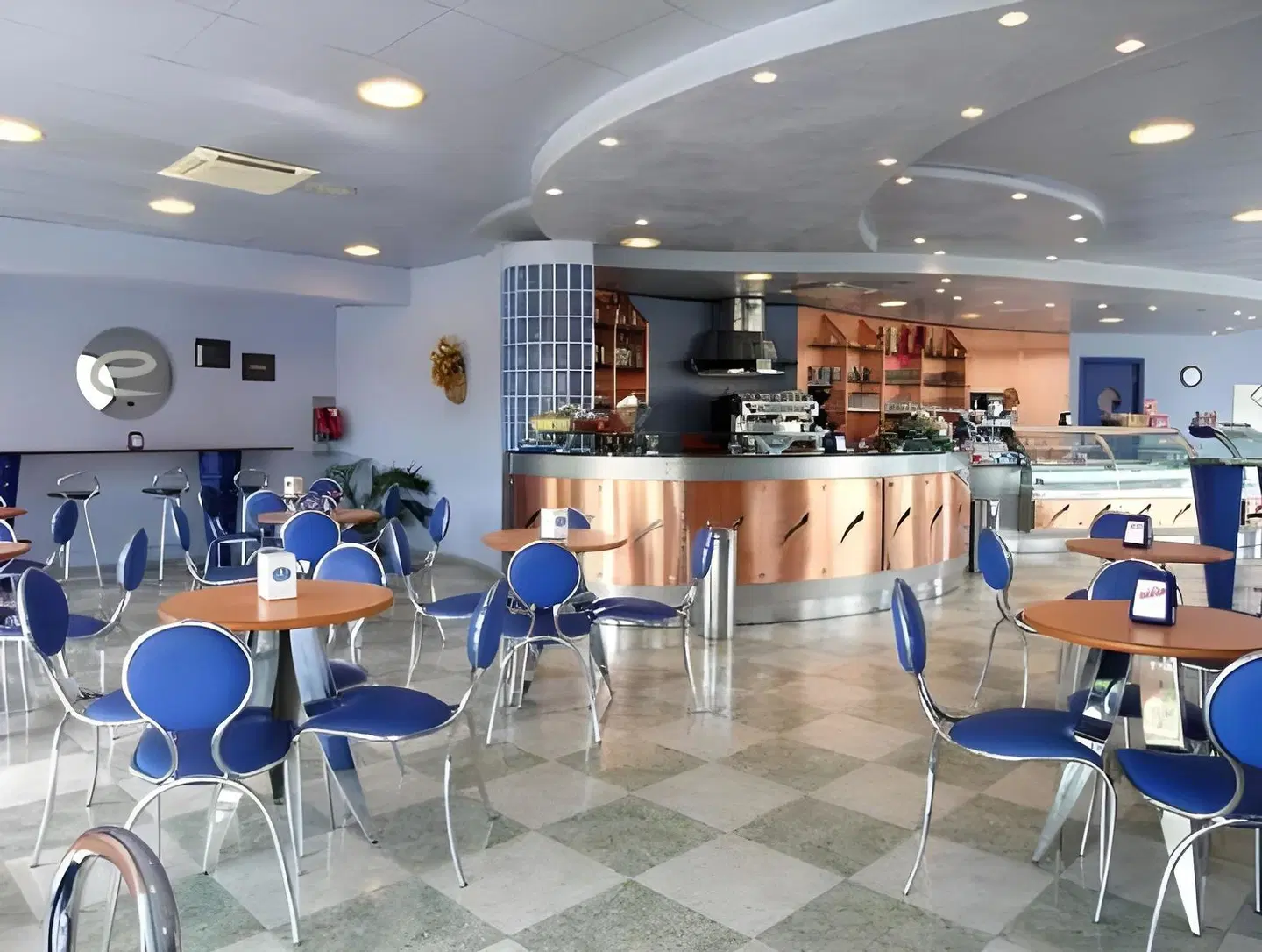 Medea Bar