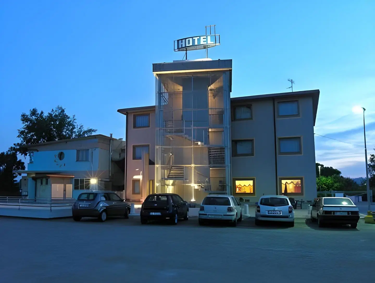 Medea EXTERIOR