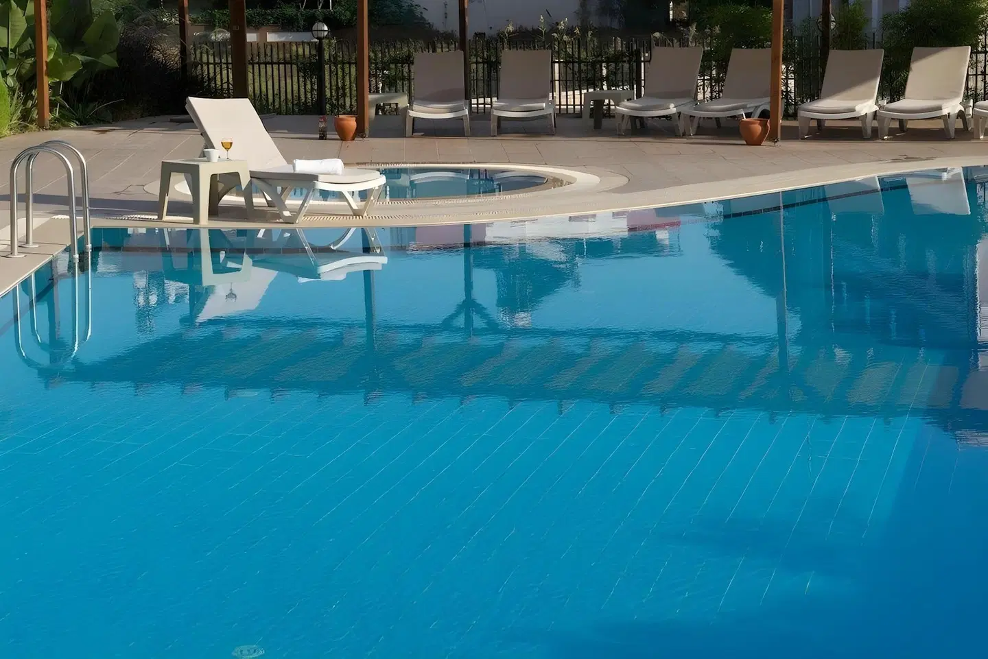 Mene Suites OUTDOOR_POOL