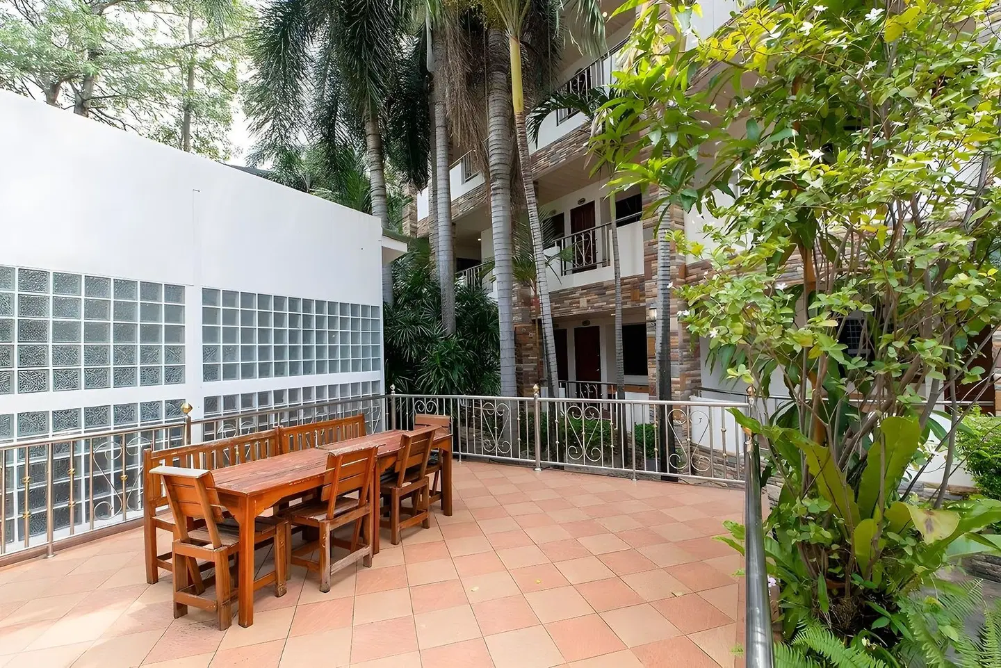 Selina Place Pattaya Terrasse