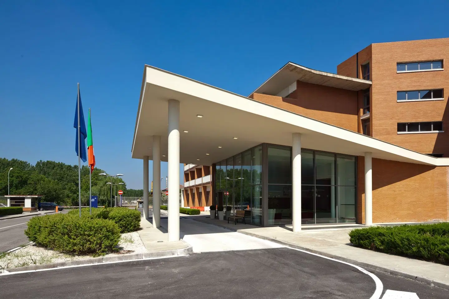 Inn Naples Airport EXTERIOR
