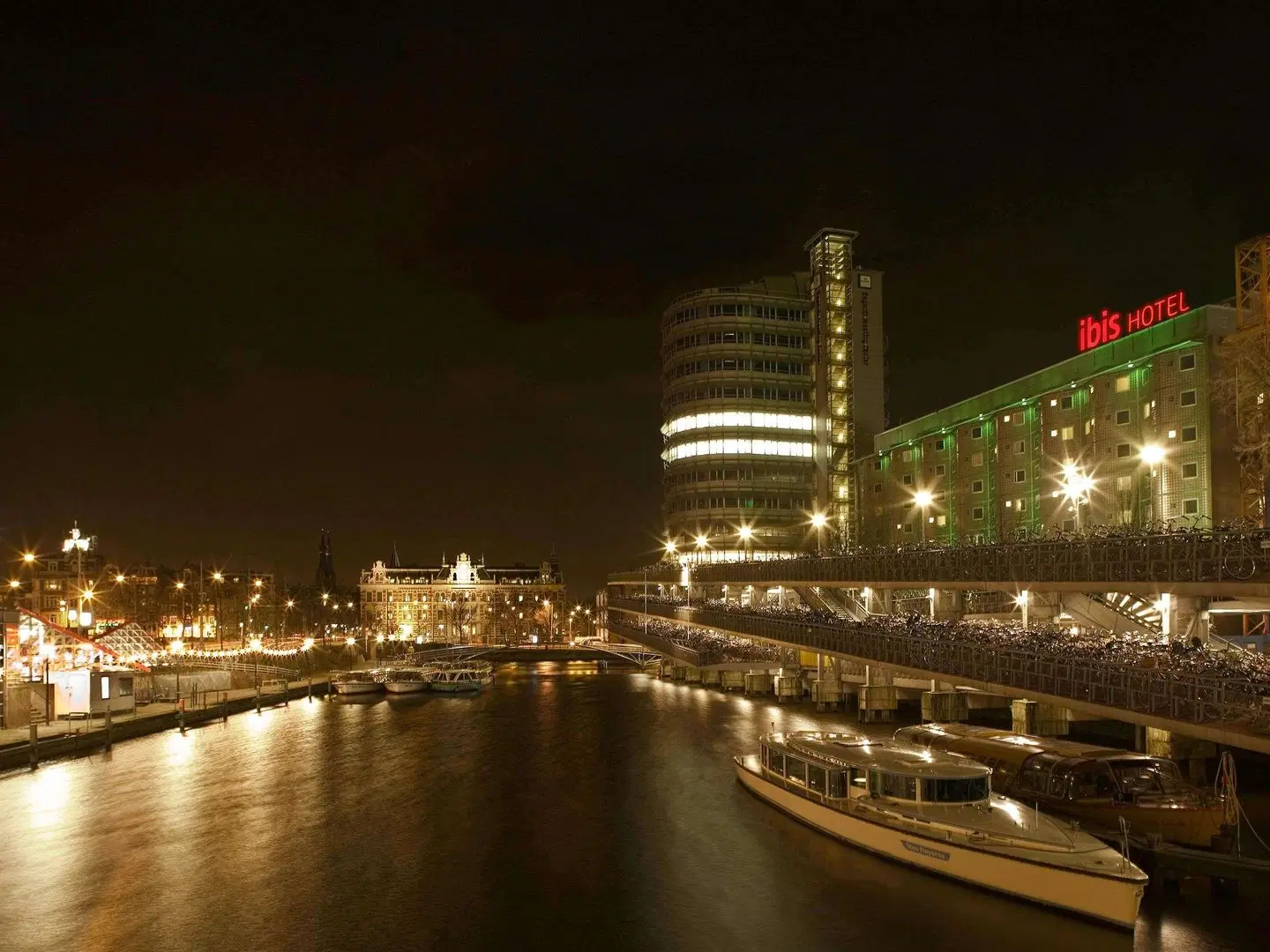 ibis Amsterdam Centre EXTERIOR