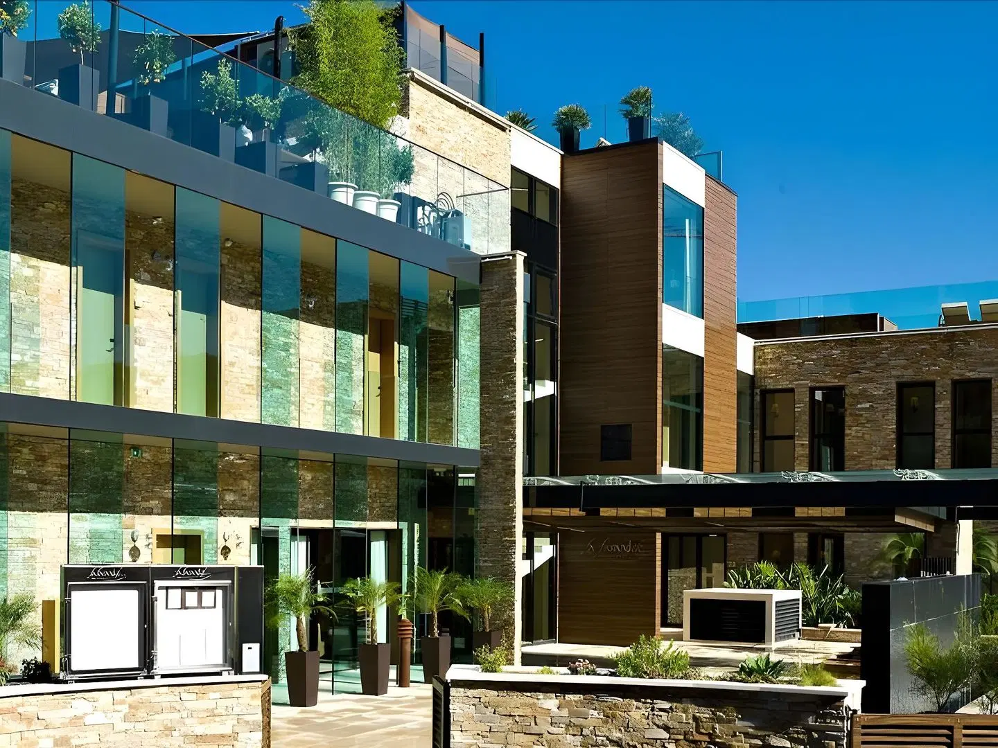 Hostellerie La Farandole EXTERIOR