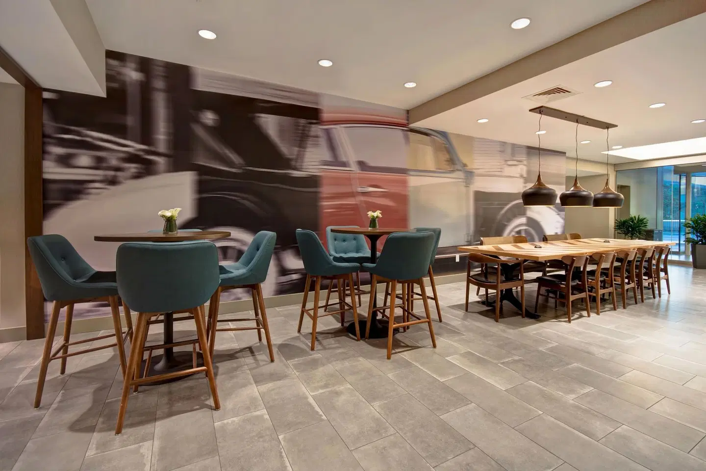 Four Points by Sheraton Boston Newton Bar
