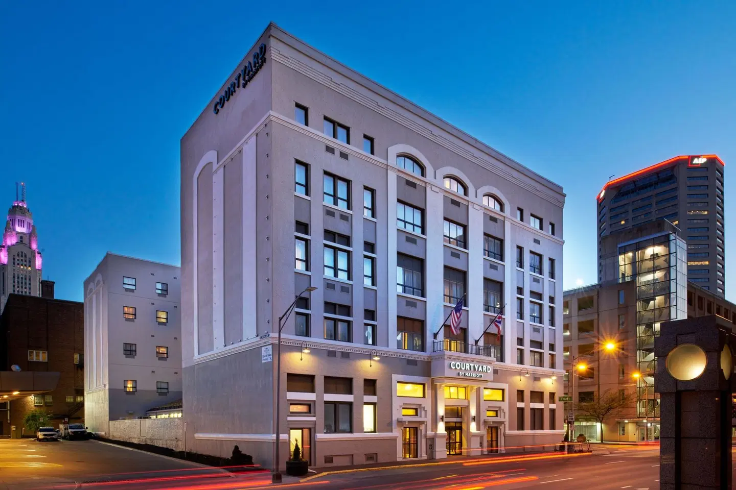 Courtyard by Marriott Columbus Downtown EXTERIOR