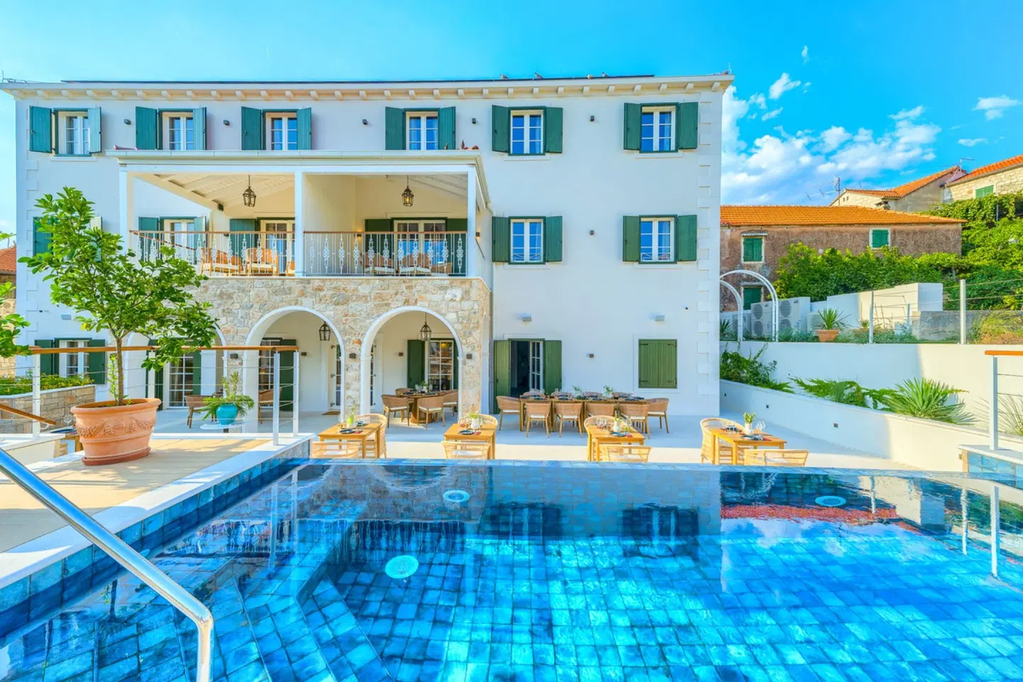 Hotel Brattia OUTDOOR_POOL