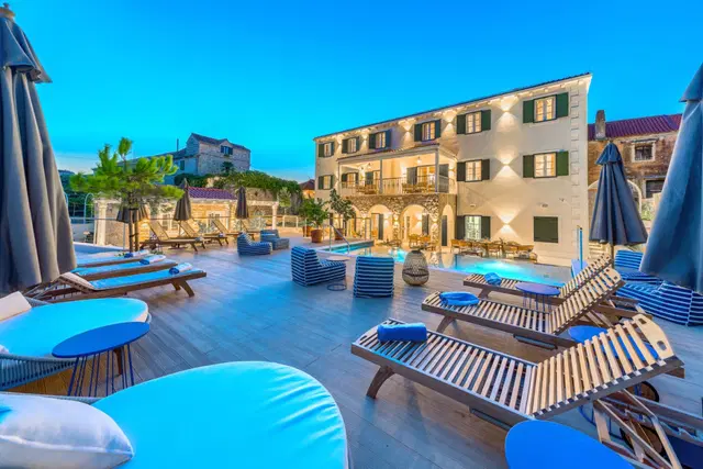 Hotel Brattia OUTDOOR_POOL