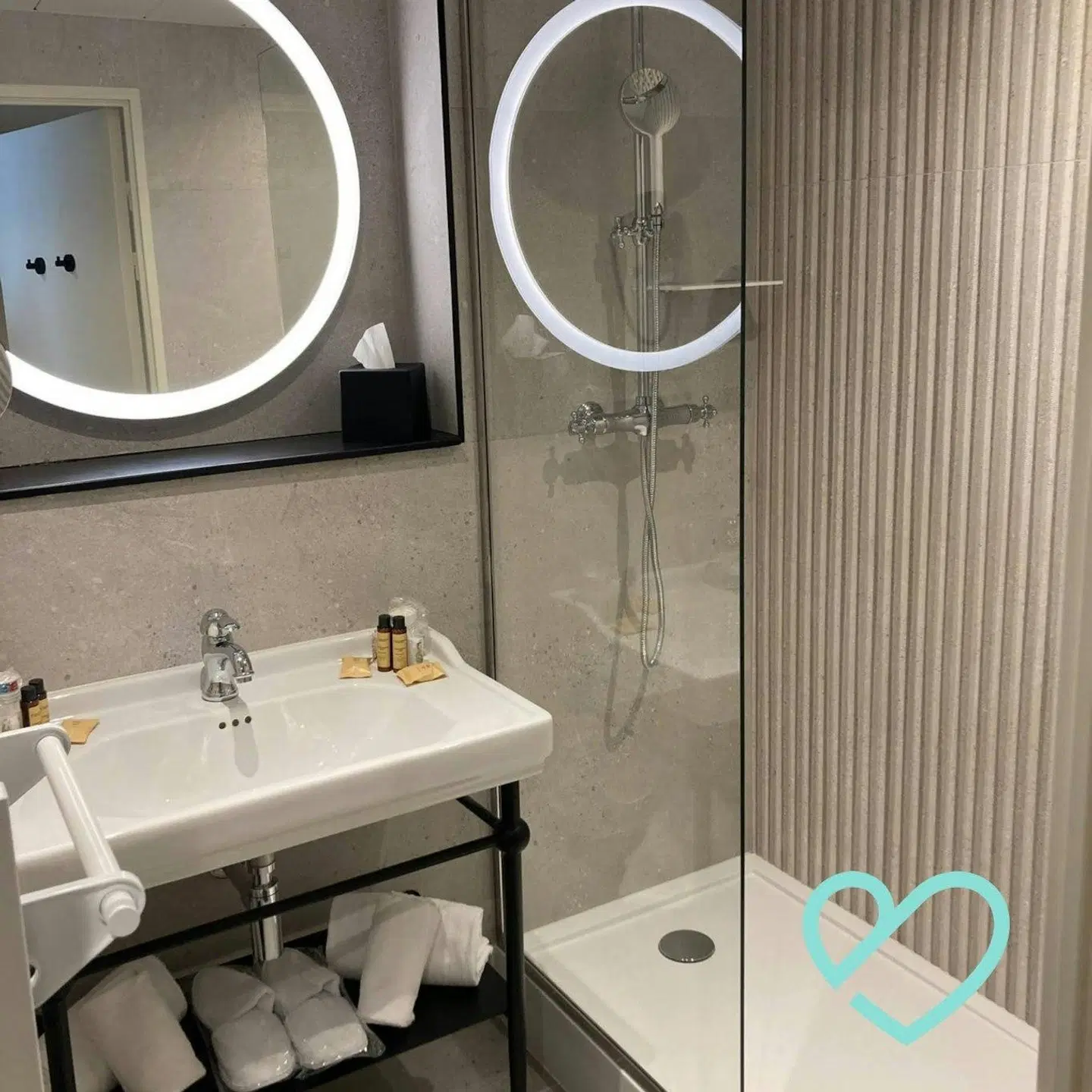 Hôtel La Villa Modigliani Badezimmer