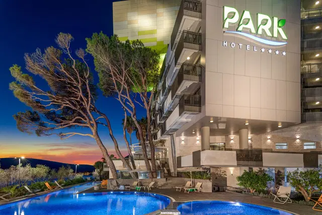 Carine Hotel Park OUTDOOR_POOL