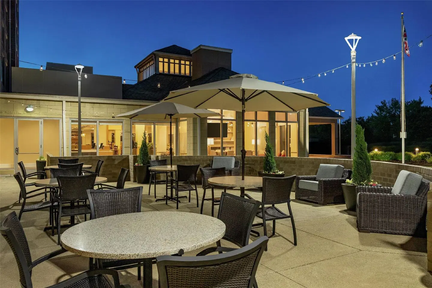 Hilton Garden Inn Cleveland Airport Terrasse