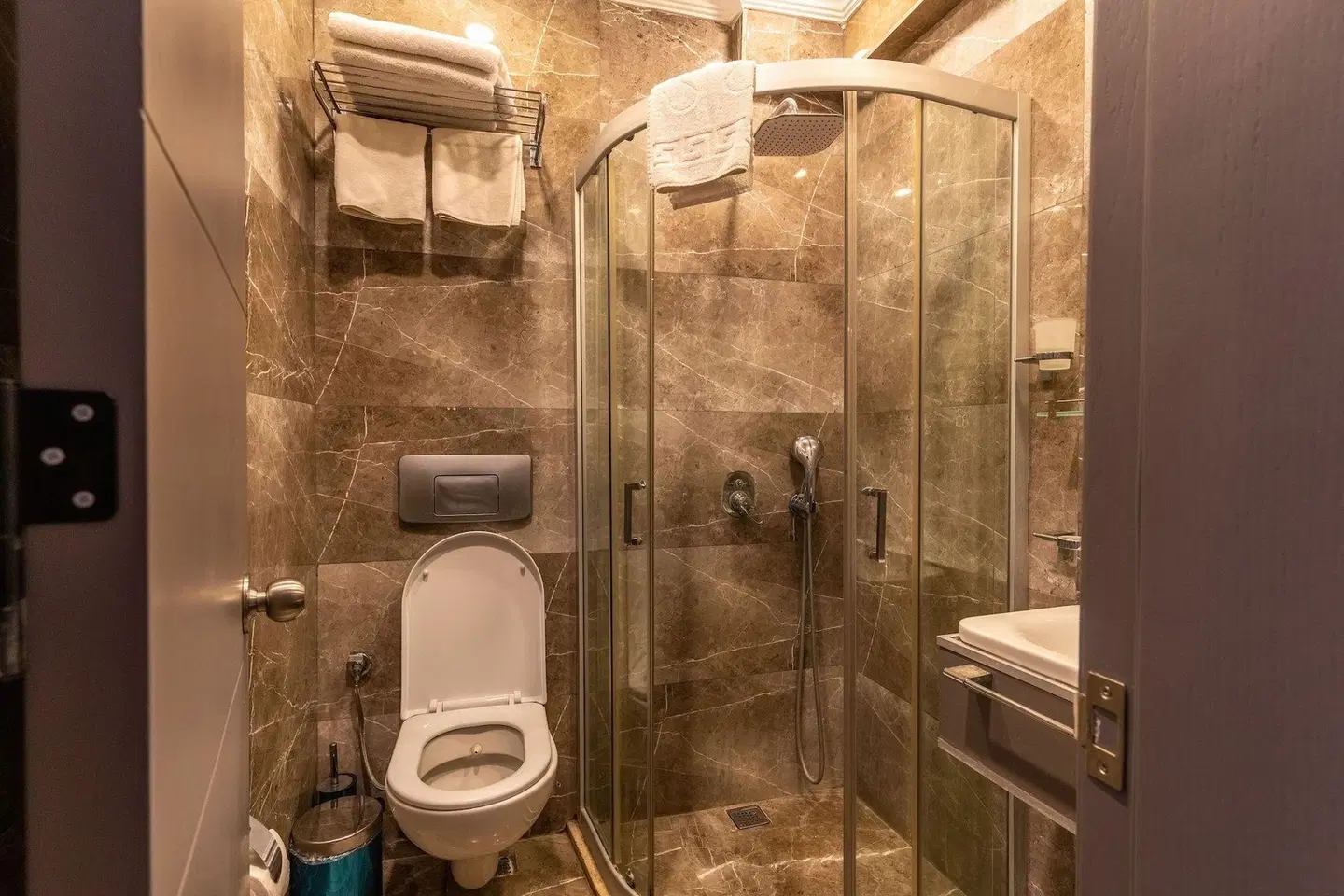 Akkan Luxury Hotel Badezimmer