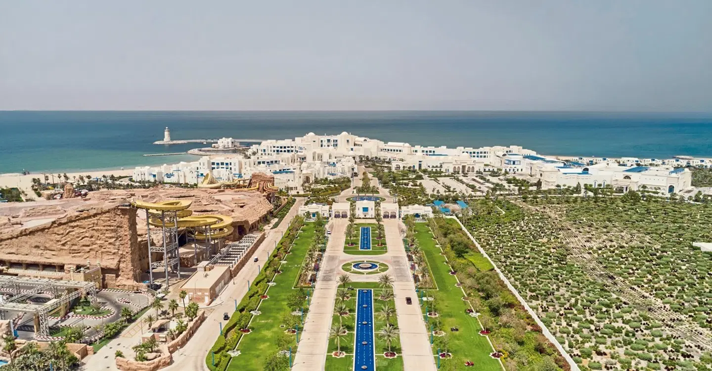 Hilton Salwa Beach Resort & Villas LANDSCAPE