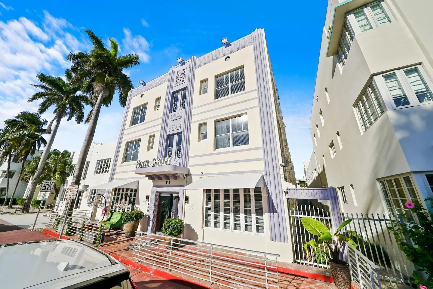 Shelley Hotel EXTERIOR