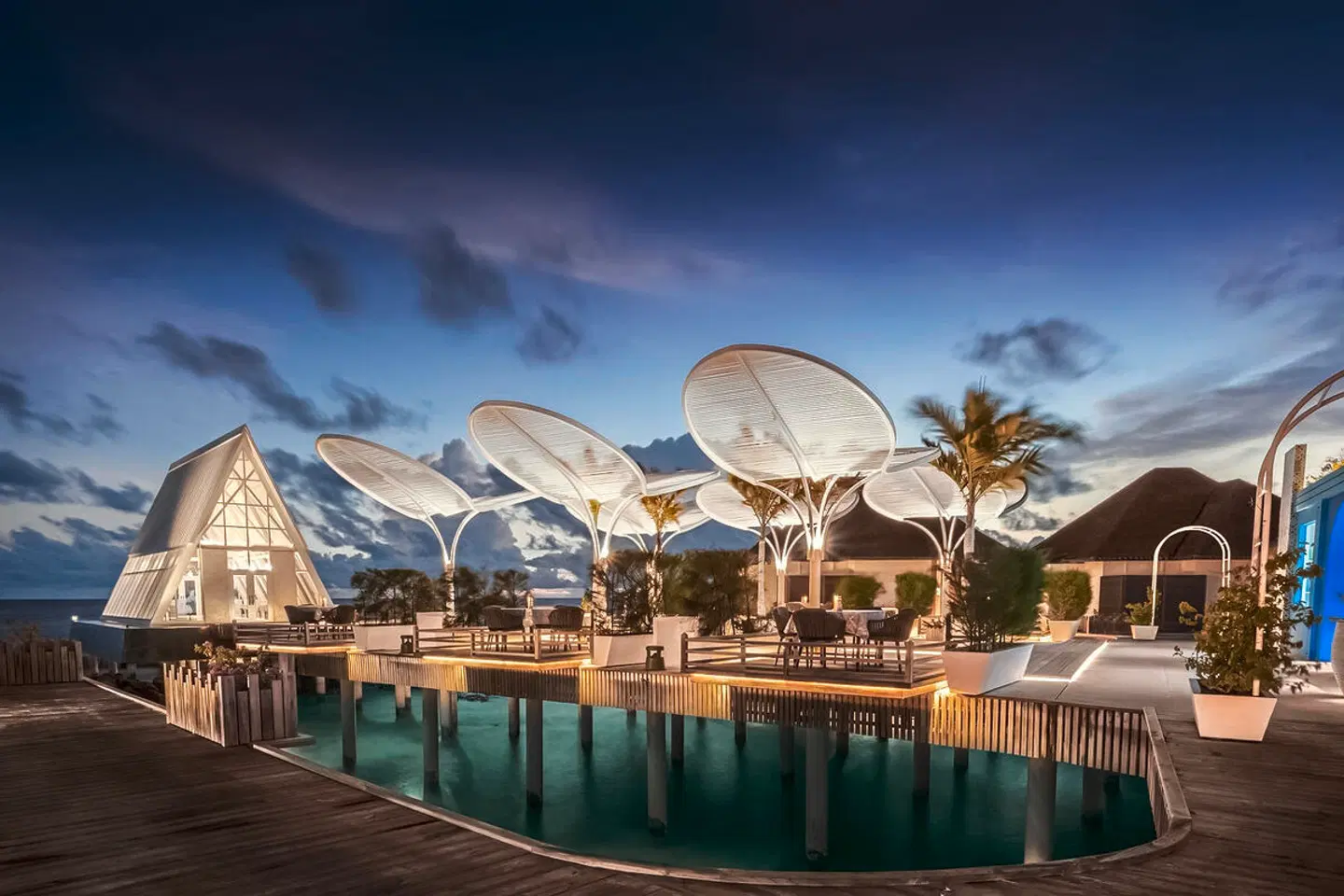 Furaveri Island Resort & Spa OUTDOOR_POOL