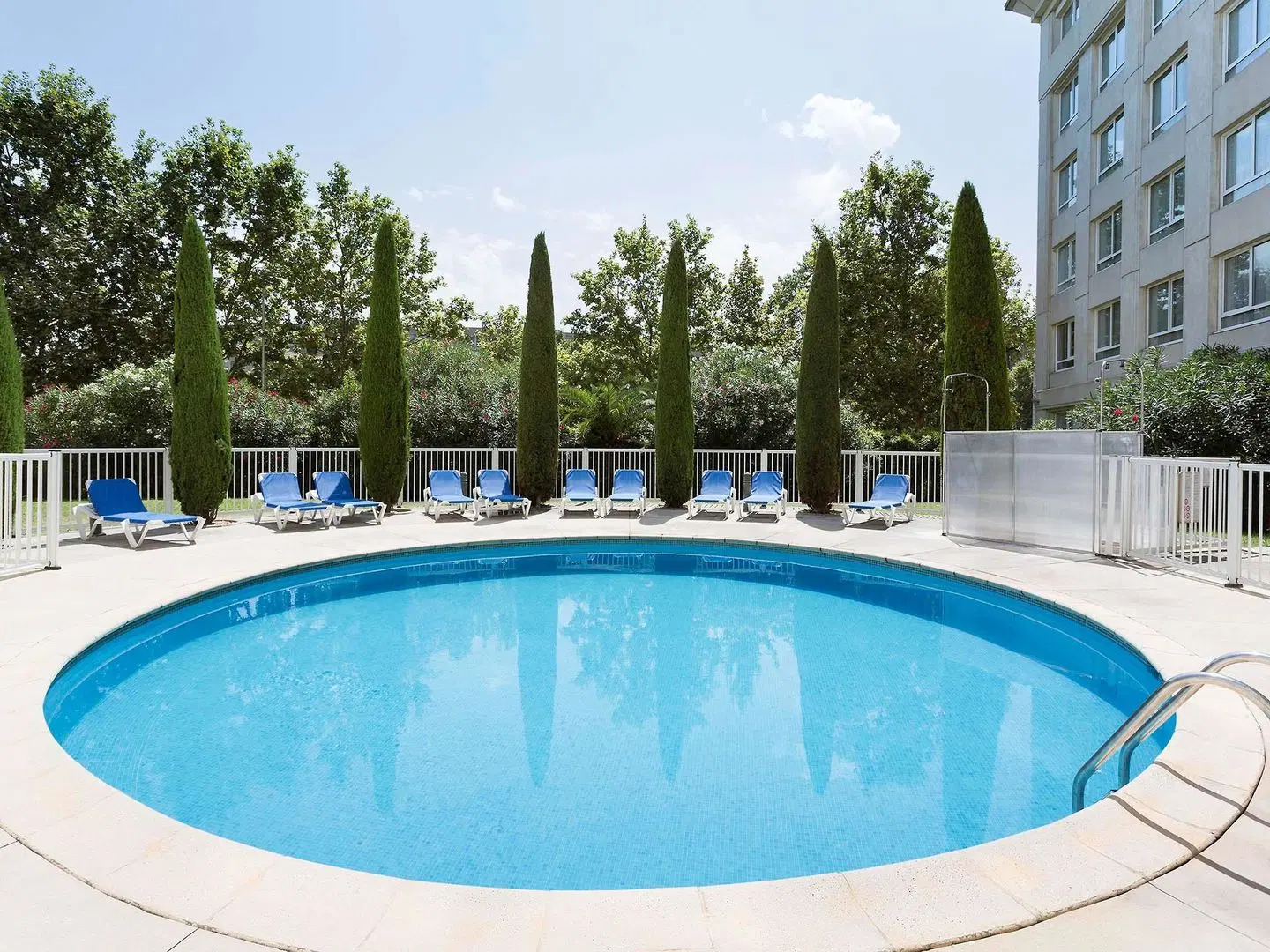Novotel Suites Montpellier OUTDOOR_POOL