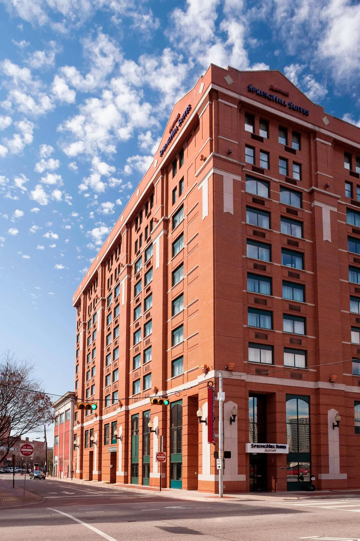 SpringHill Suites by Marriott Dallas Downtown/West End EXTERIOR