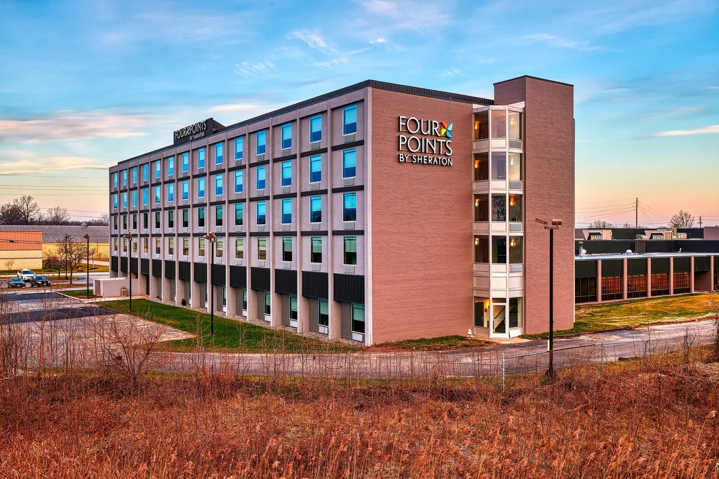 Four Points by Sheraton Cleveland-Eastlake EXTERIOR
