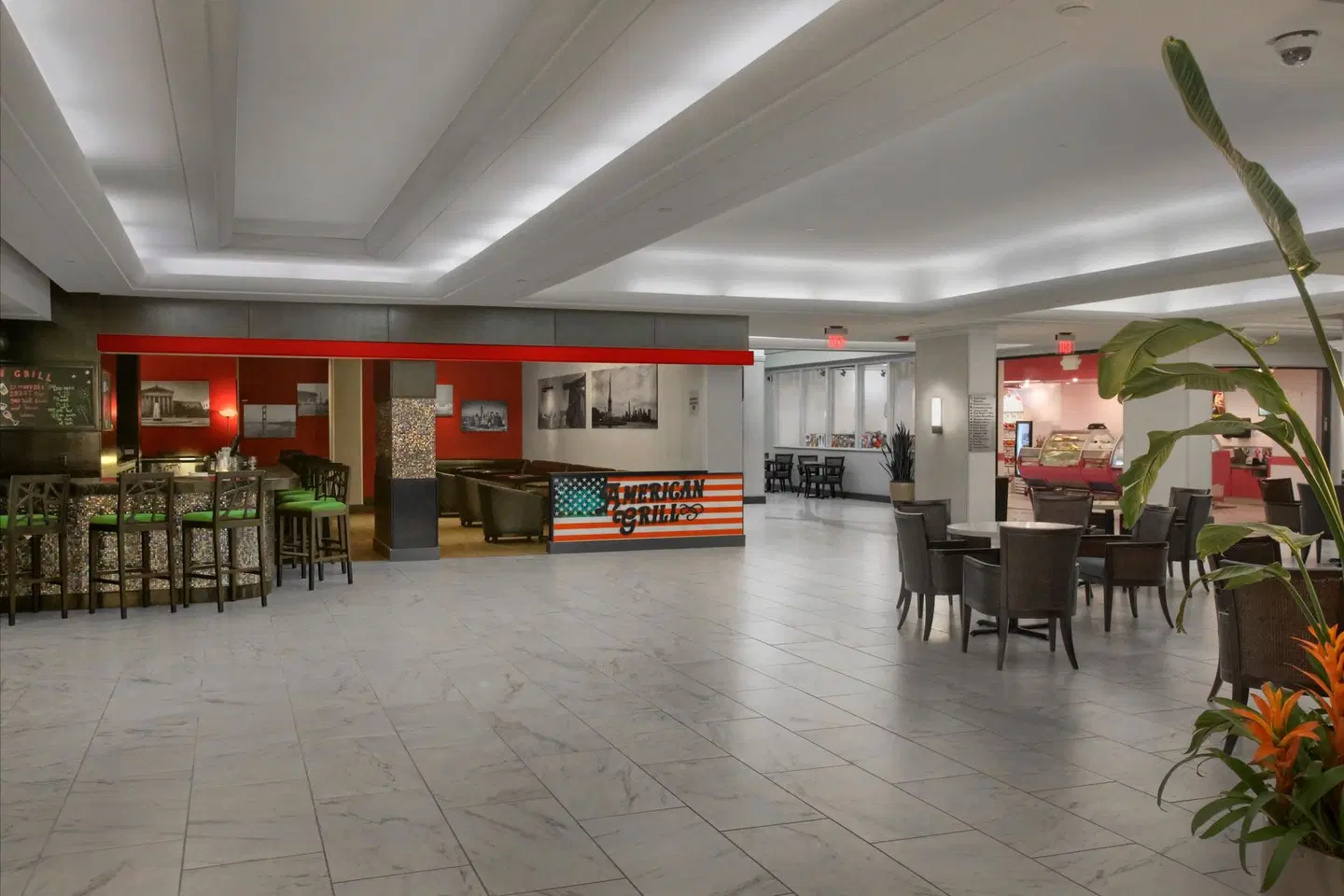 DoubleTree by Hilton at the Entrance to Universal Orlando Bar