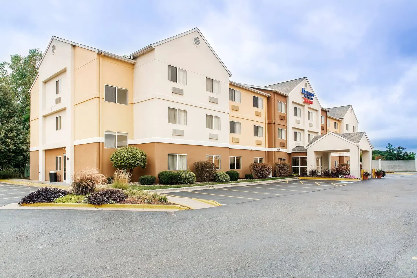 Fairfield Inn & Suites by Marriott Canton EXTERIOR
