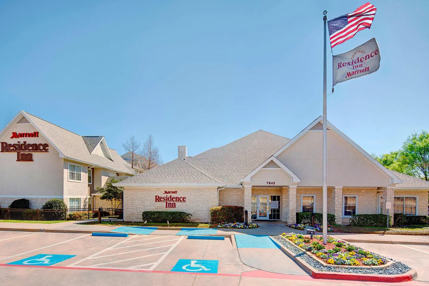 Residence Inn by Marriott Dallas Park Central EXTERIOR