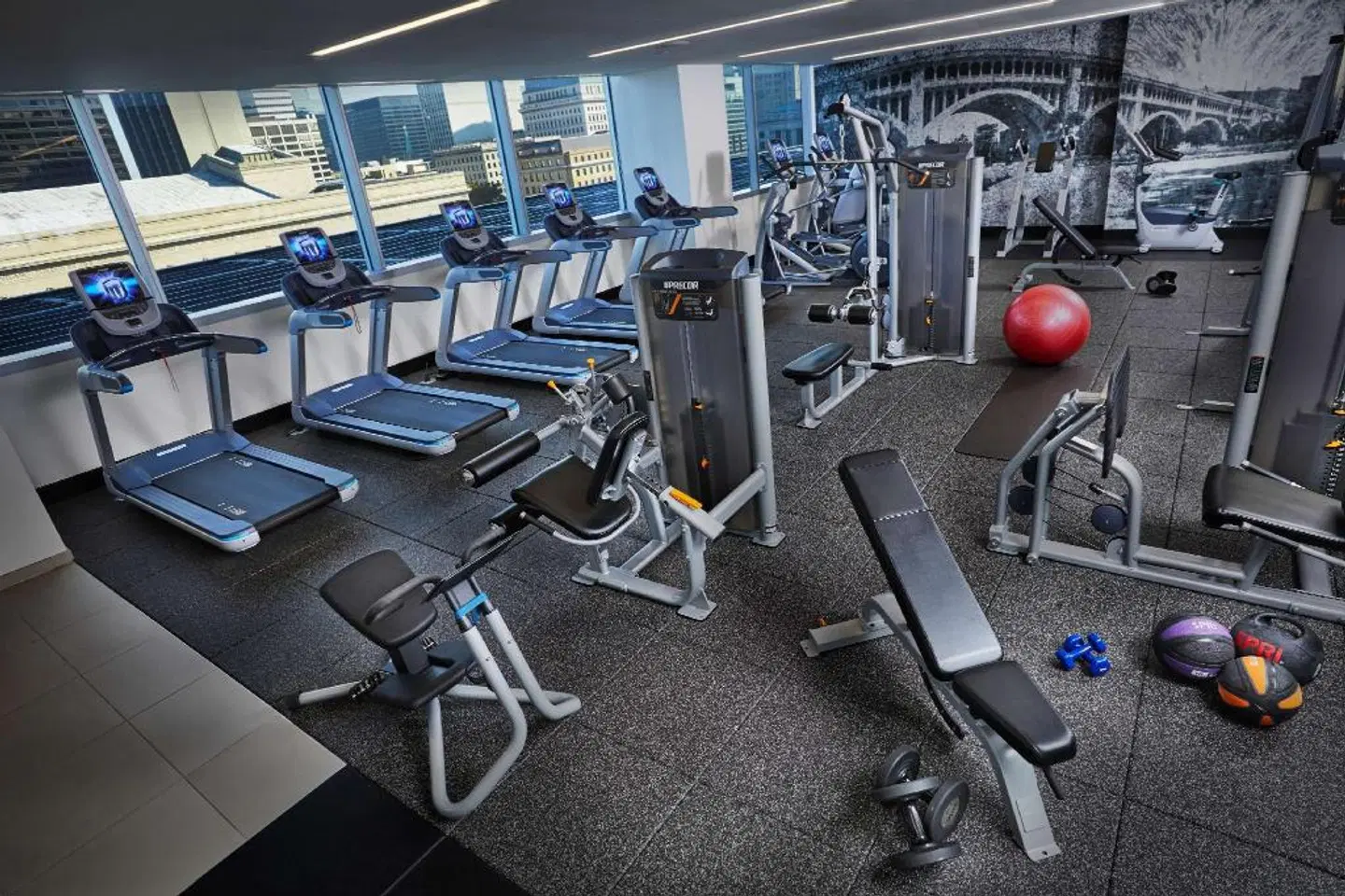 Hilton Cleveland Downtown SPORTS_AND_LEISURE