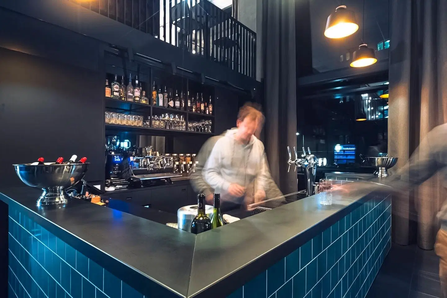 Holiday Inn - the niu, Fender Amsterdam by IHG Bar