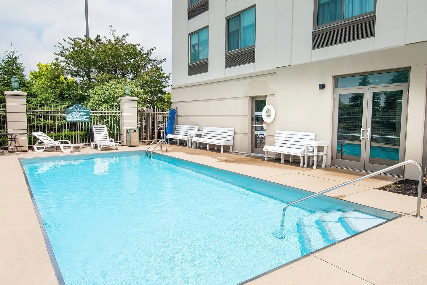 Four Points by Sheraton Columbus-Polaris OUTDOOR_POOL